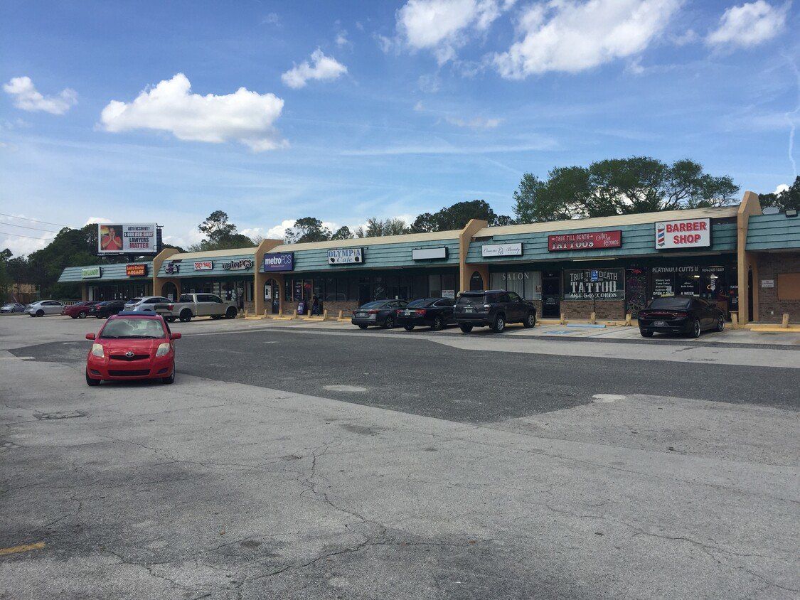 Retail Space For Lease: 2550 Mayport Rd, Jacksonville, FL 32233